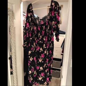 Women’s plus size floral dress
